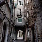 Appartamentino - Castle View, No Stairs Apartamento *